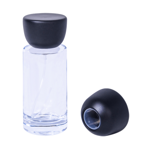 Sustainable empty glass perfume container with bamboo lid and fine mist spray – refillable and plastic-reduced